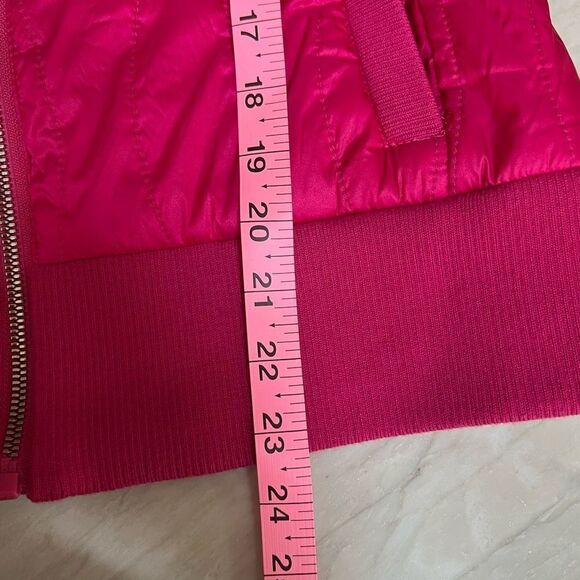 Bernardo Wave Quilted Jacket with Knit Combo on fuchsia orchid flower size S - Picture 11 of 11